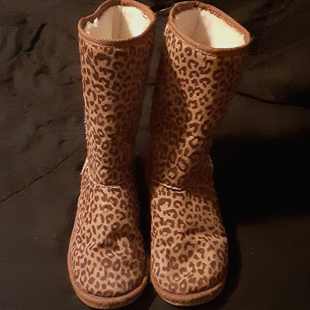 Wet Seal Fuzzy Leopard Boots Size 8 US